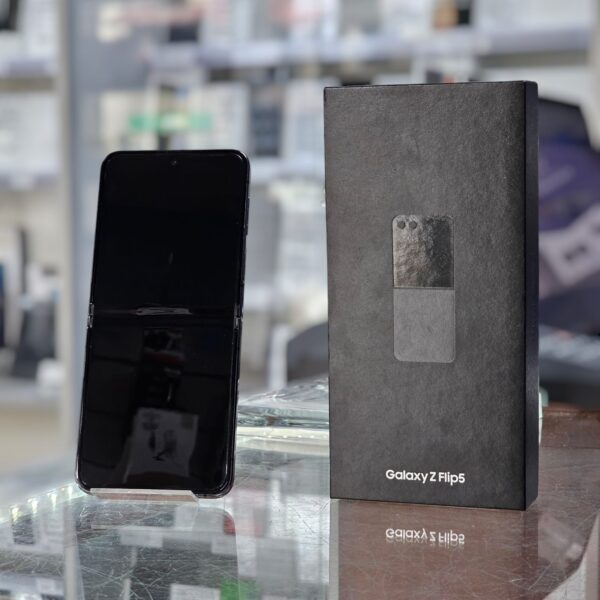 Używany Samsung Flip 5 8/256 GB Graphite , IDEAŁ !!